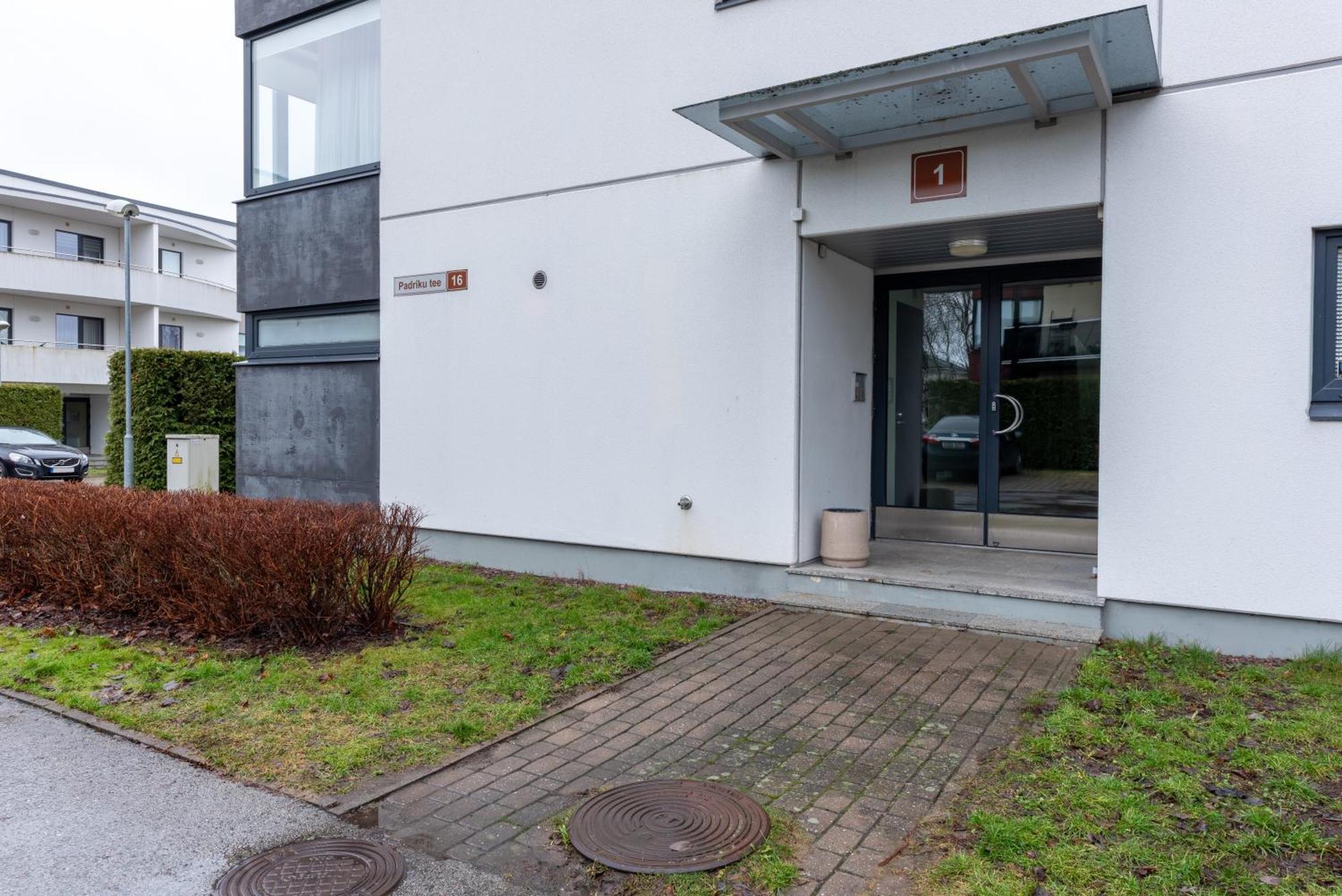 Dzīvoklis Padriku With A Balcony,near To Central,self Check In 24 7,free Parking Tallinn