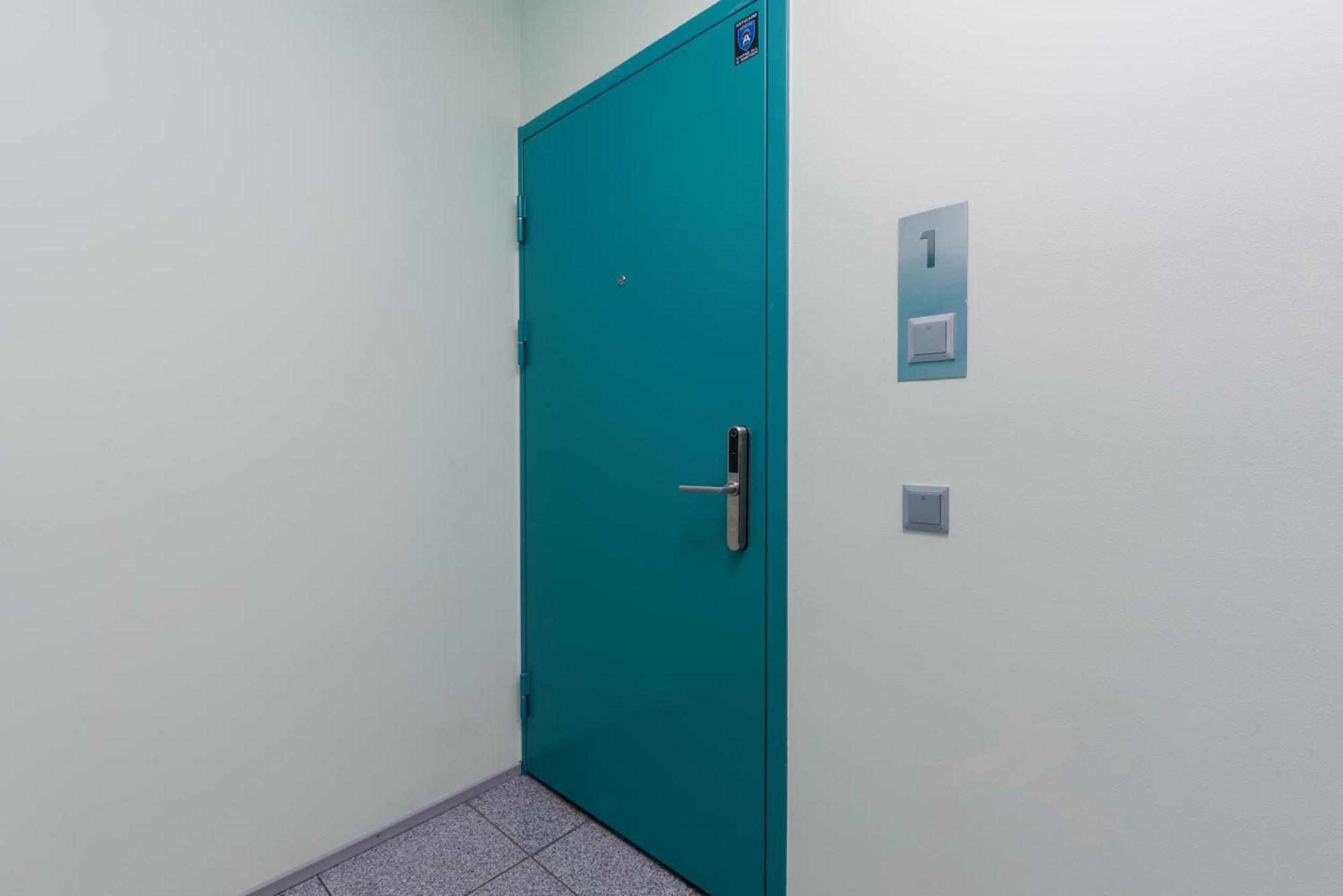 Padriku With A Balcony,near To Central,self Check In 24 7,free Parking Апартамент